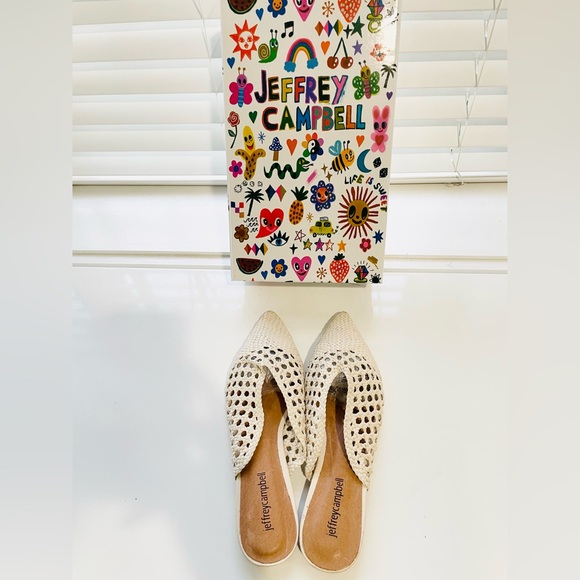 New Jeffrey Campbell Leno pointed toe flat slide mules, cream. Sz 8, Orig $135 - Picture 5 of 14